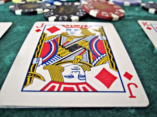 https://www.reddit.com/r/poker/comments/1txh1j2/poker_in_madrid/ - 马德里扑克室实战指南：现金局时间、抽水与筹码深度全解析