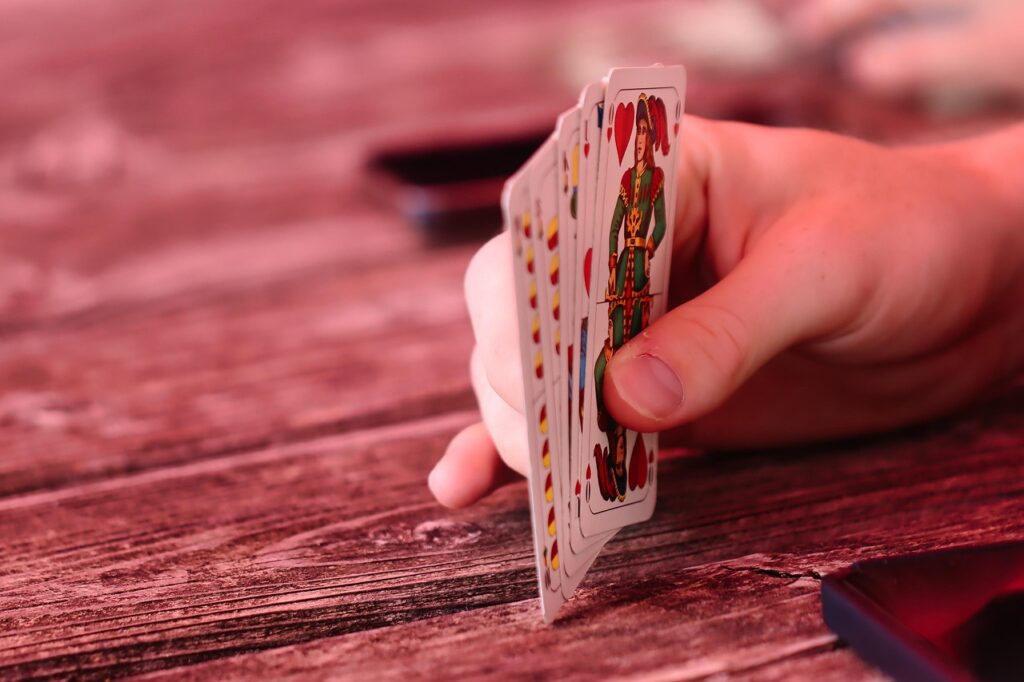 德州扑克常见五大误解 - 德州扑克常见五大误解：翻前AK必加注？位置真的不重要？专业解析