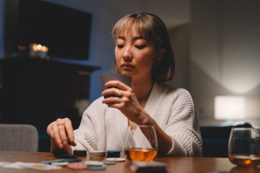 中级别牌桌流量迁移：CoinPoker与GGPoker的竞争格局解析